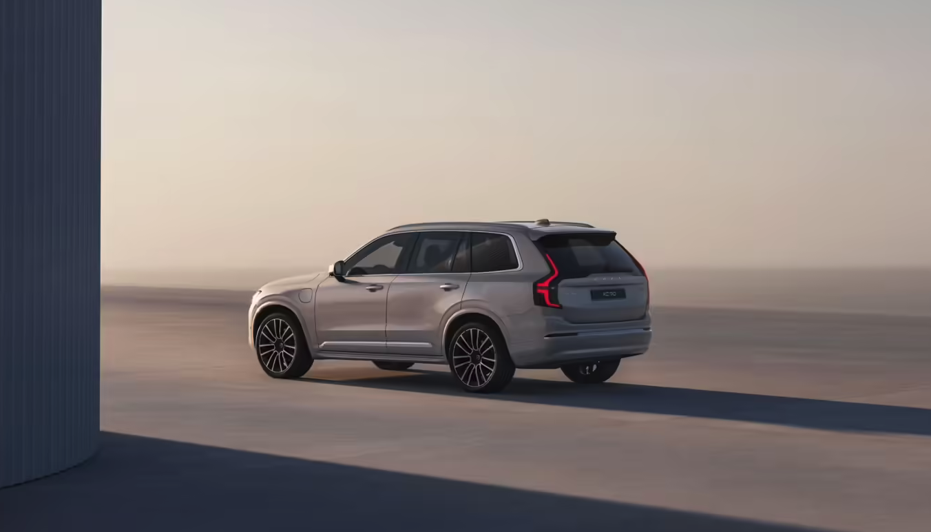 沃尔沃2026款XC90上市 售44.99万起 XC70超混车型同步亮相